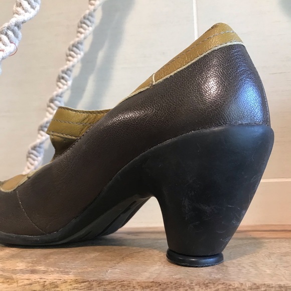 Fly London Leather Vintage Heel Pump Shoes - Picture 10 of 13